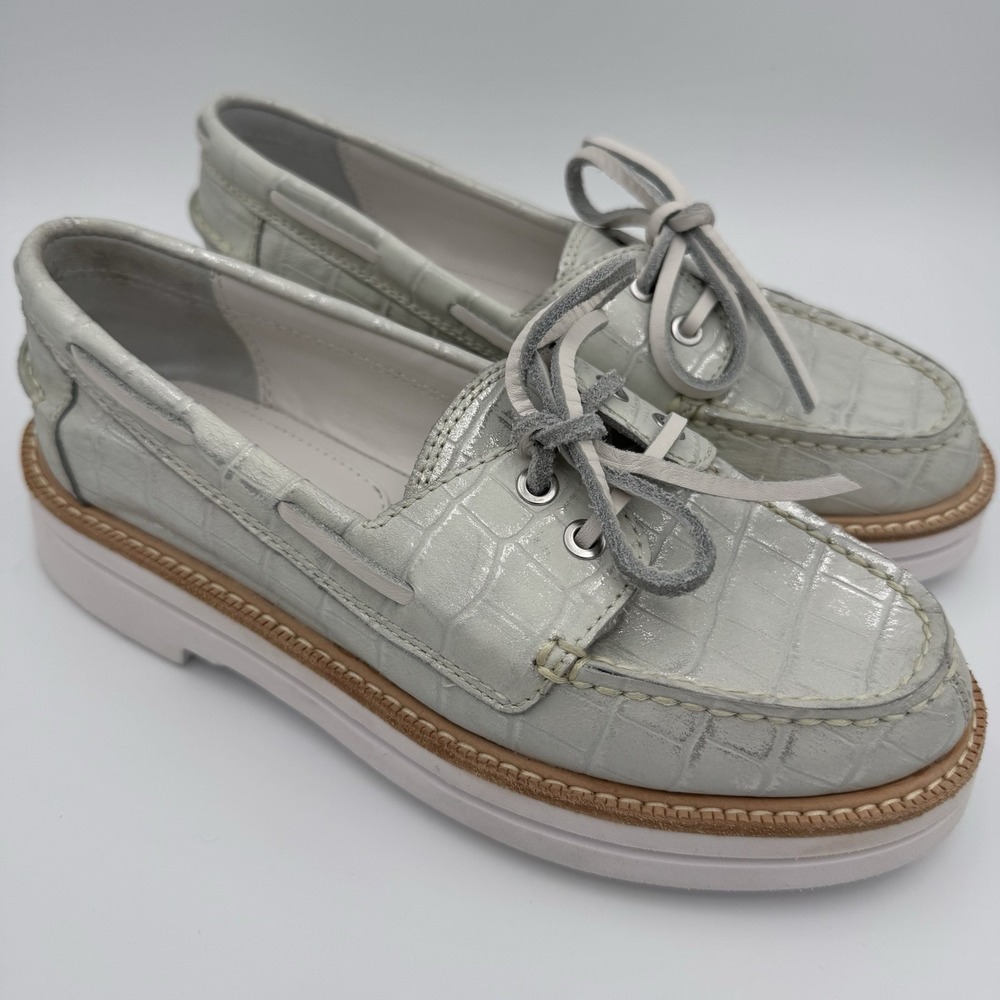 DONALD J. PILNER LILLITH Boat Shoes Brushed Metallic Silver Size 6 NWOB